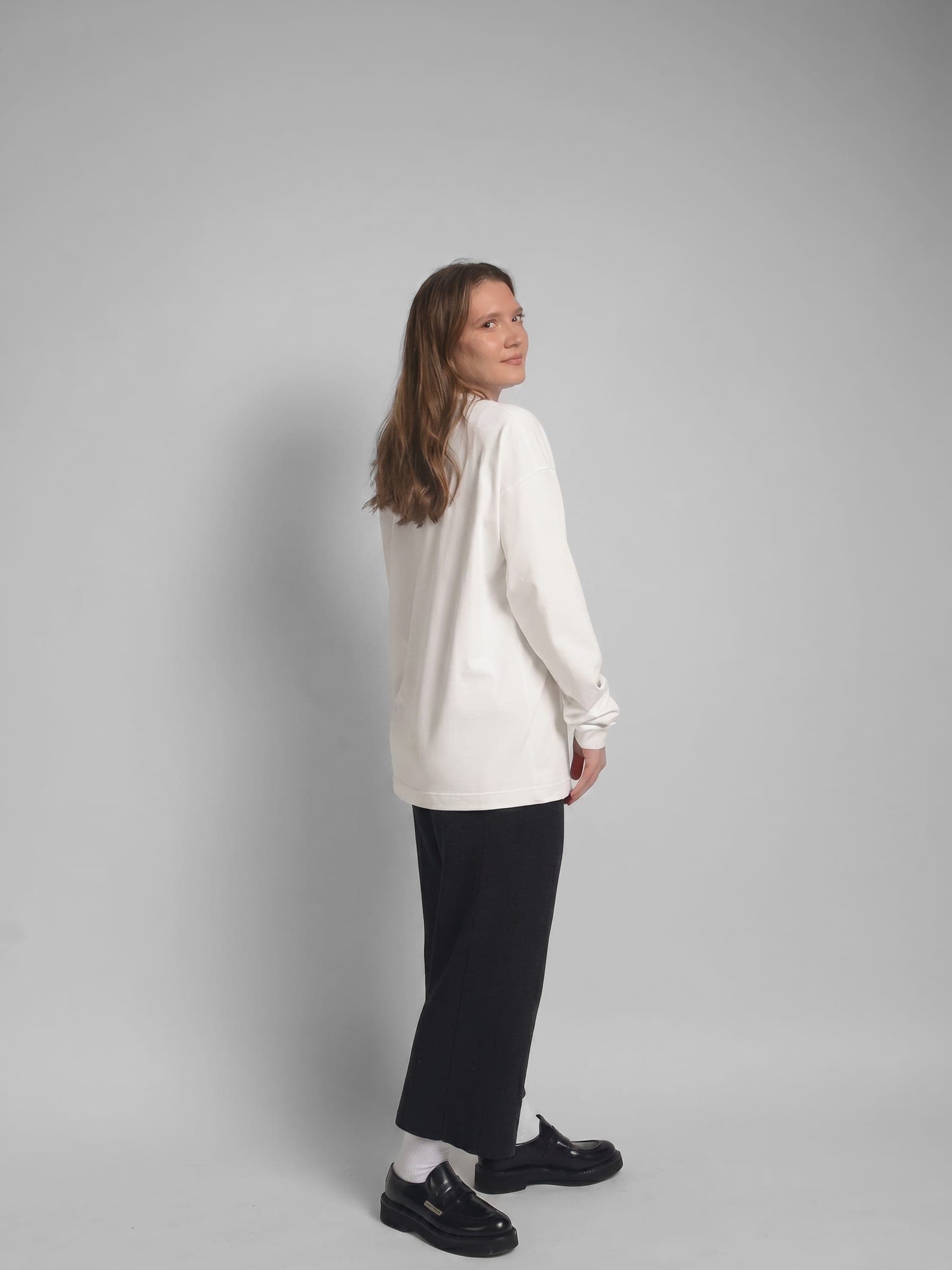 365.APParel Basic Longsleeve Off White — man, cropped front view, studio