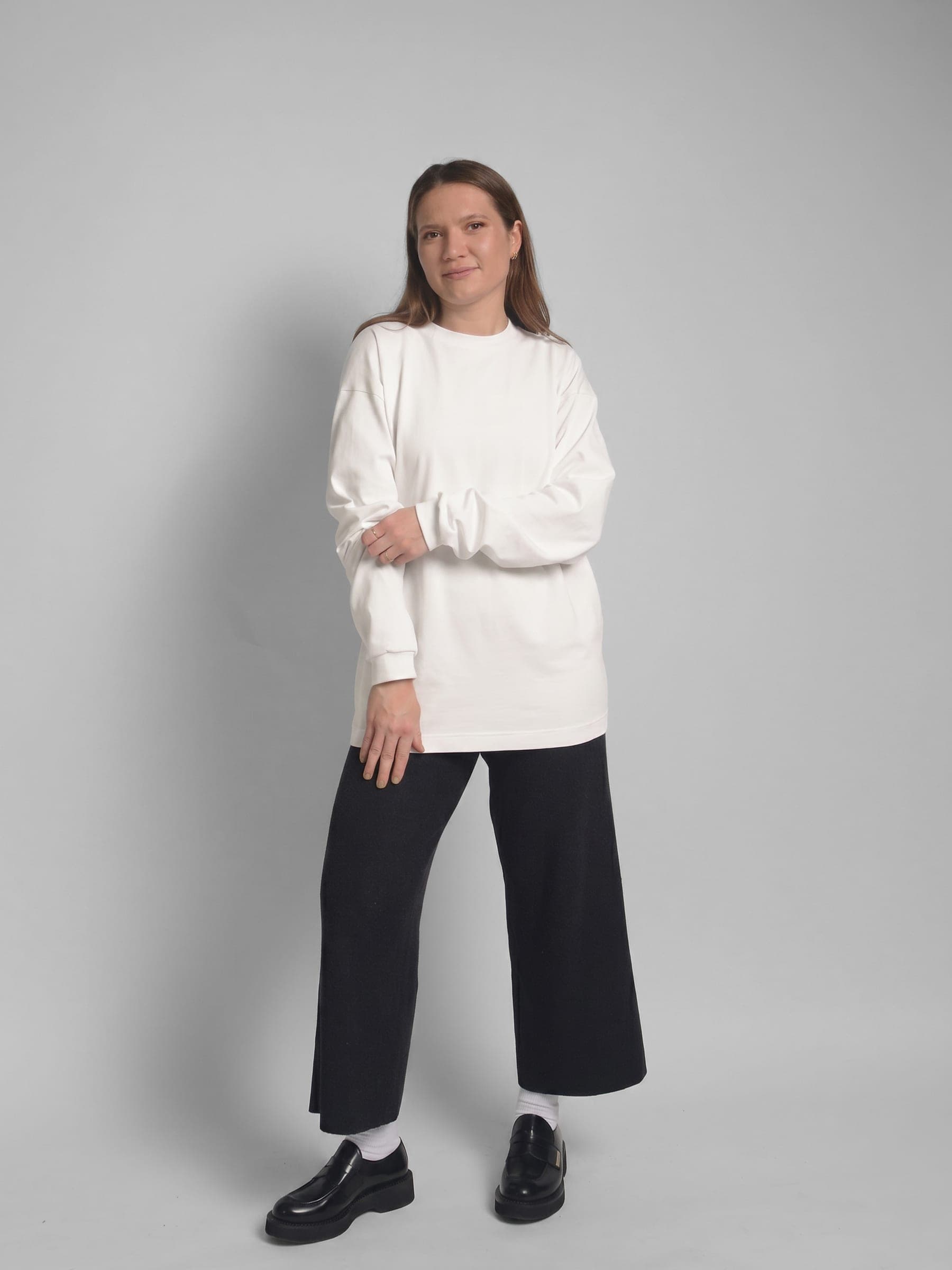 365.APParel Basic Longsleeve Off White — woman, full body front, smiling, studio