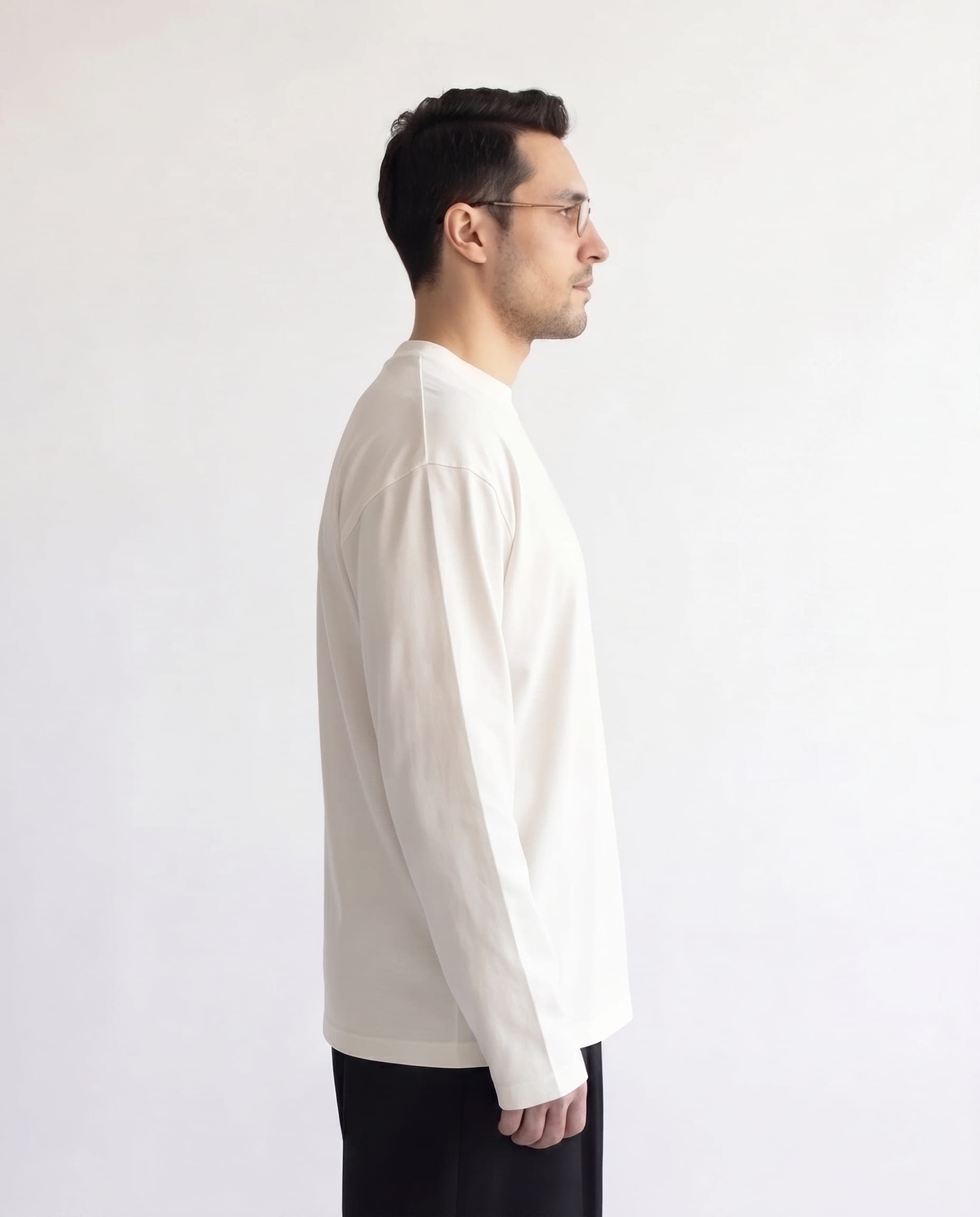 365APParel-basic-longsleeve-off-white-man-side-studio