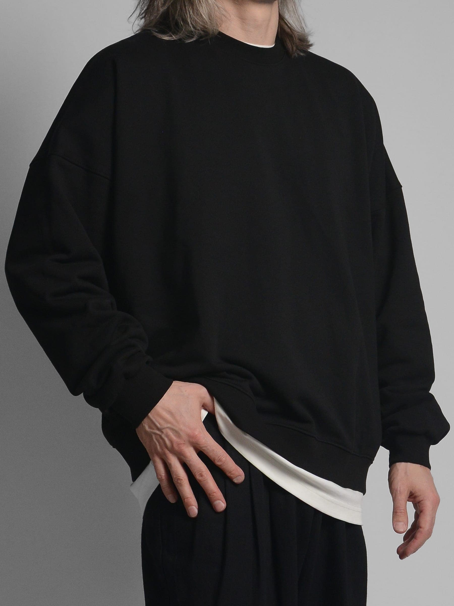 365.APParel Oversize Sweatshirt Black — man, cropped three-quarter front view, hand on hip, studio